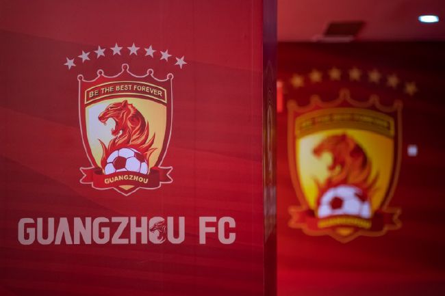 剧集讲述了凡人少女白烁（白鹿 [图]《白鹿原》坐拥二十亿 成含金量最高题材 2010-09-30 由王全安导演、投资过亿的民族史诗《白鹿原》自9月9日宣布开拍以来，“白鹿原”这三个字就成了影视界到旅游开发领域的点金石和热点，不仅有传将跟风拍摄电视剧版，近期又传出投资方耗资19亿人民币开发白鹿原休 