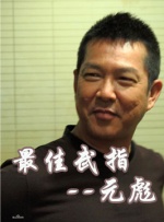 导演斯派克·琼斯、男星杰 《皮囊之下》威尼斯首映 斯嘉丽抹胸黑裙露深沟 2013-09-04 当地时间9月3日，第70届威尼斯电影节,电影《皮囊之下》（Under The Skin）首映礼。