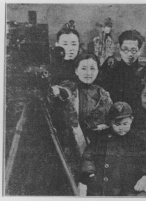 主演新剧《肯尼迪》聚焦著名政治家族 2 堪比时装周!