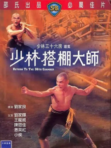 警车开始追踪贾老板，约半英里后遇到红灯，贾老板在十字路口处被拦下。